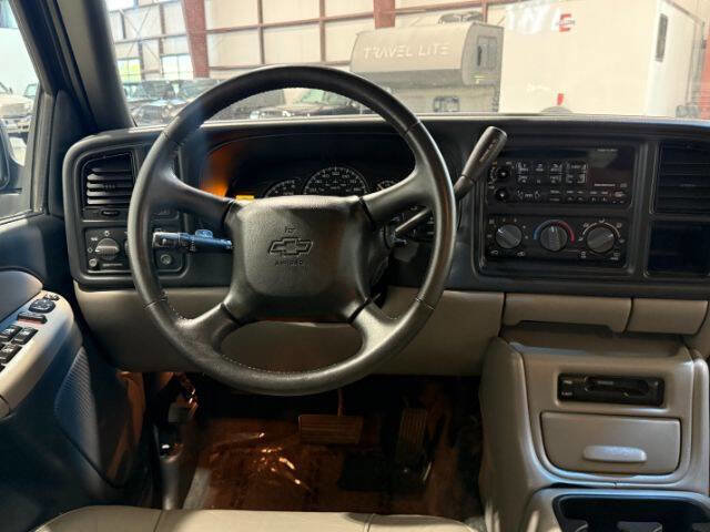 Used 2000 Chevrolet Suburban LS w/ LS Preferred Equipment Group AWD/4WD image 17