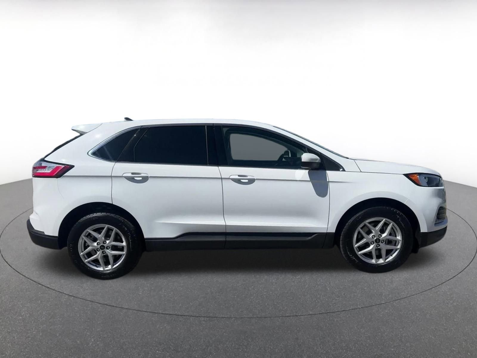 Used 2024 Ford Edge SEL image 16