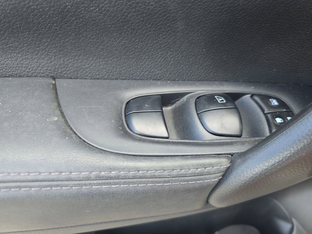 Used 2020 Nissan Rogue Sport SL FWD image 17