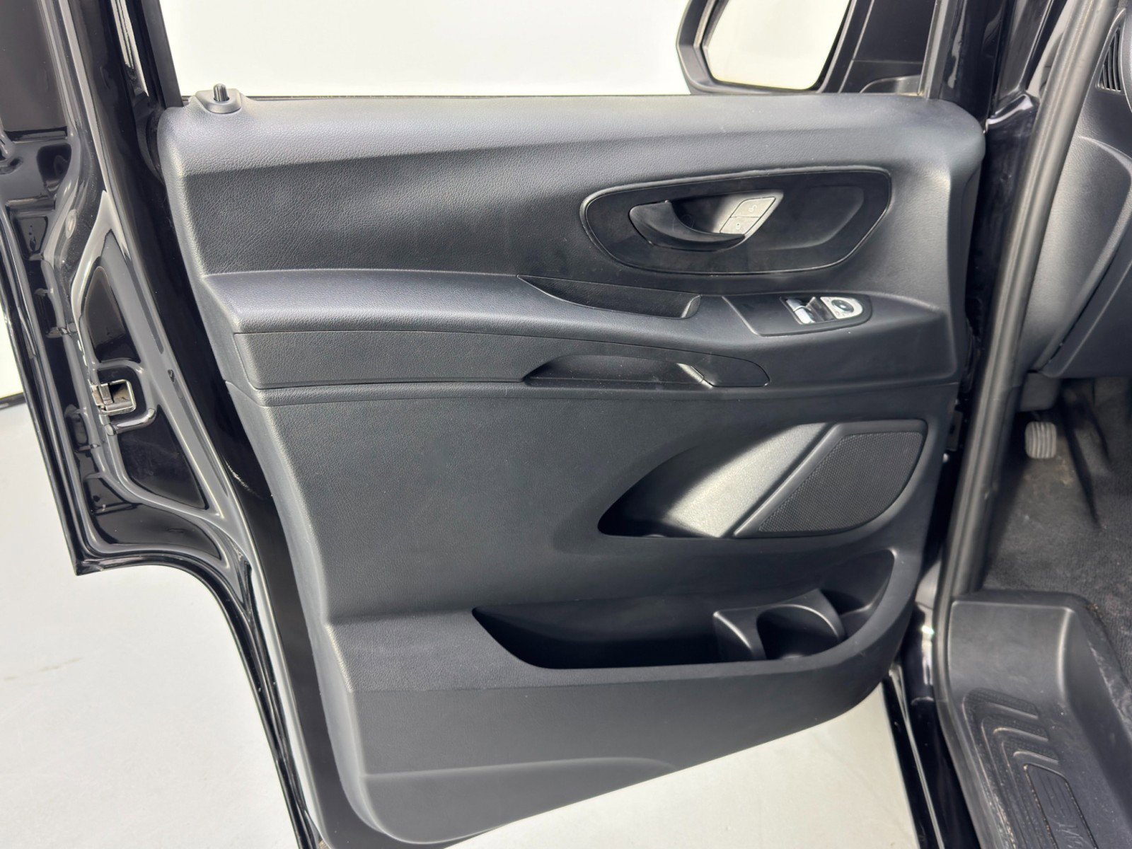 Used 2019 Mercedes-Benz Metris Passenger image 33