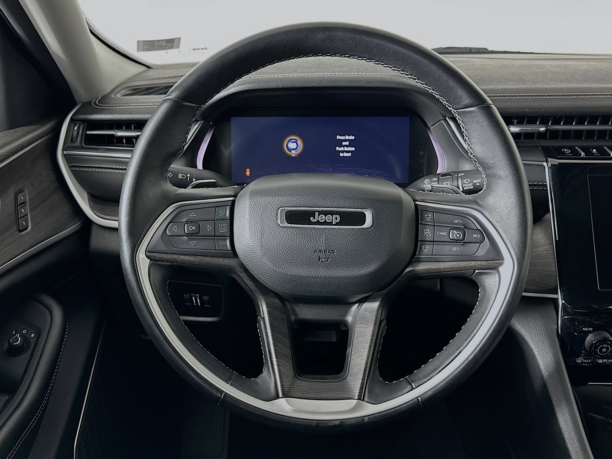 Used 2022 Jeep Grand Cherokee Limited image 18