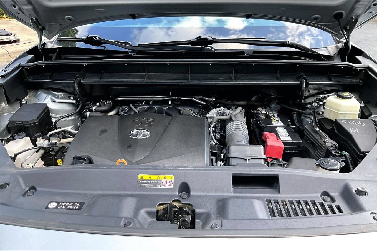 Used 2021 Toyota Highlander XLE FWD image 37