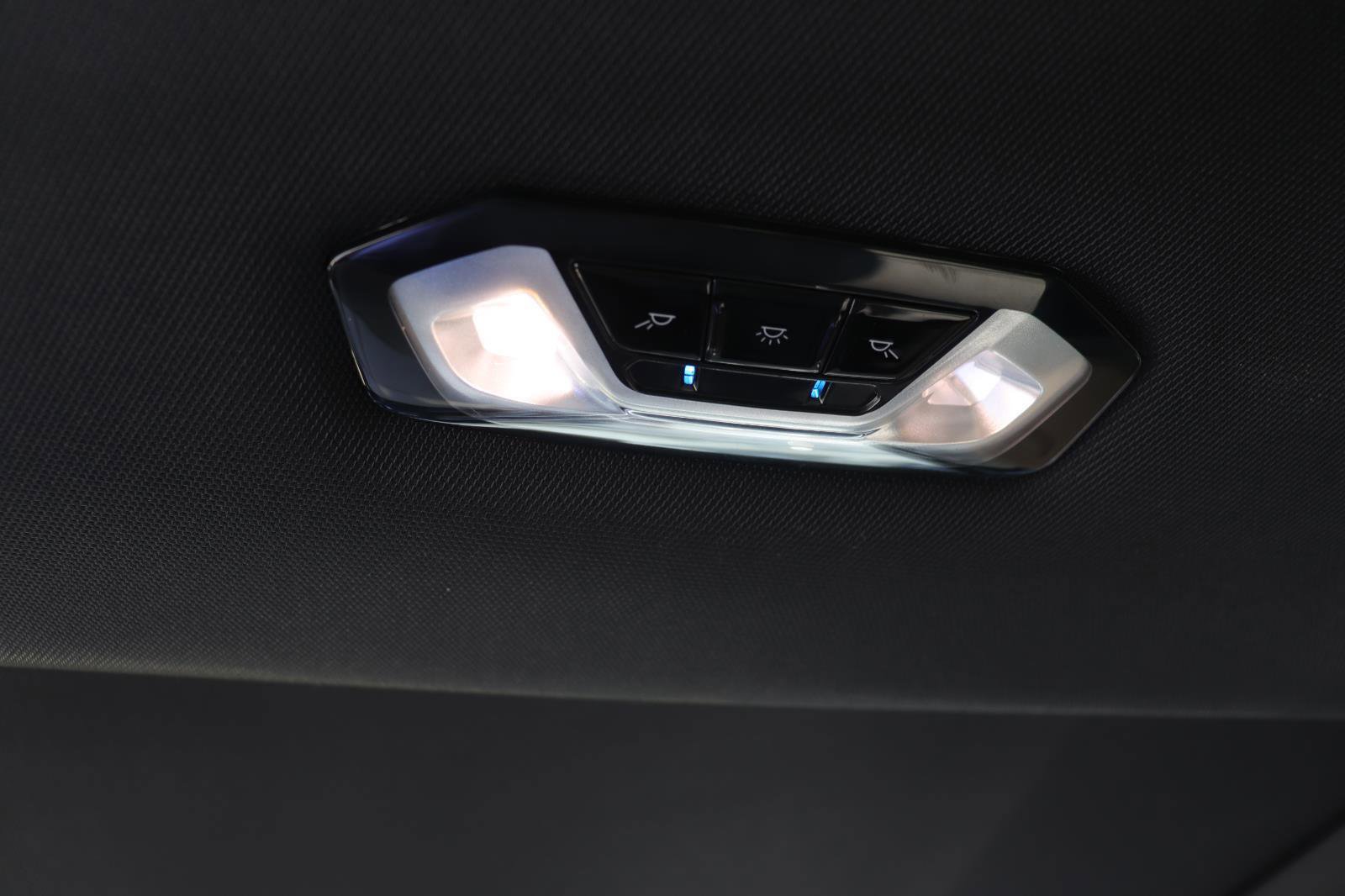 Used 2024 BMW 330i Sedan w/ Premium Package image 17