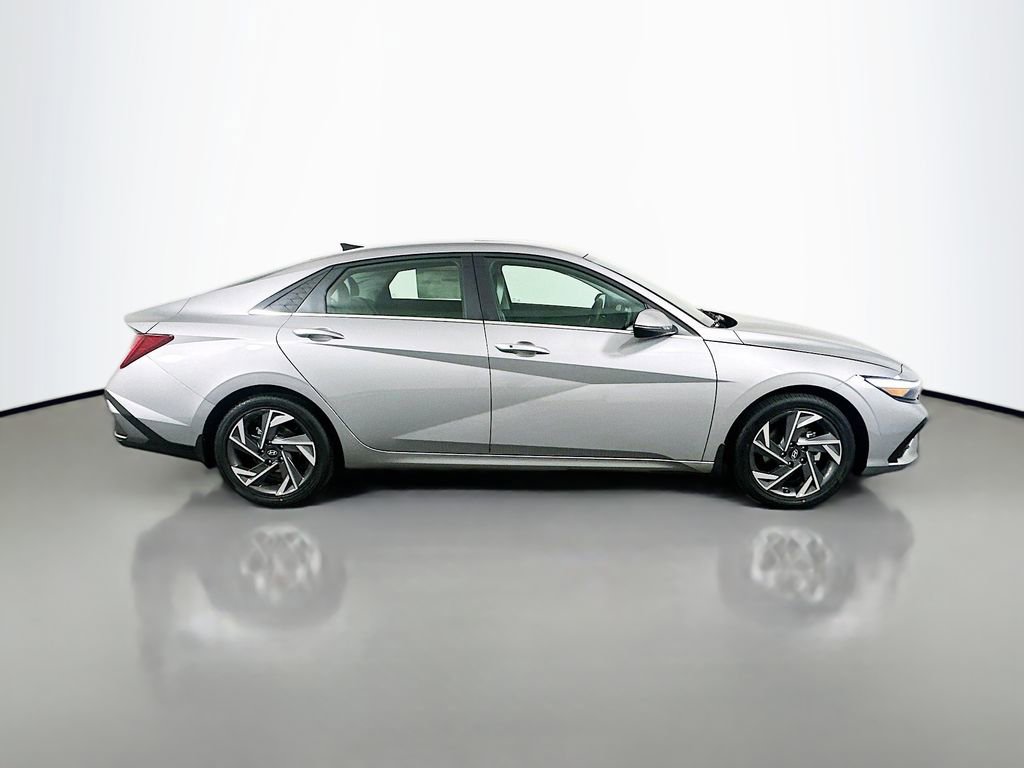 New 2026 Hyundai Elantra Limited image 4