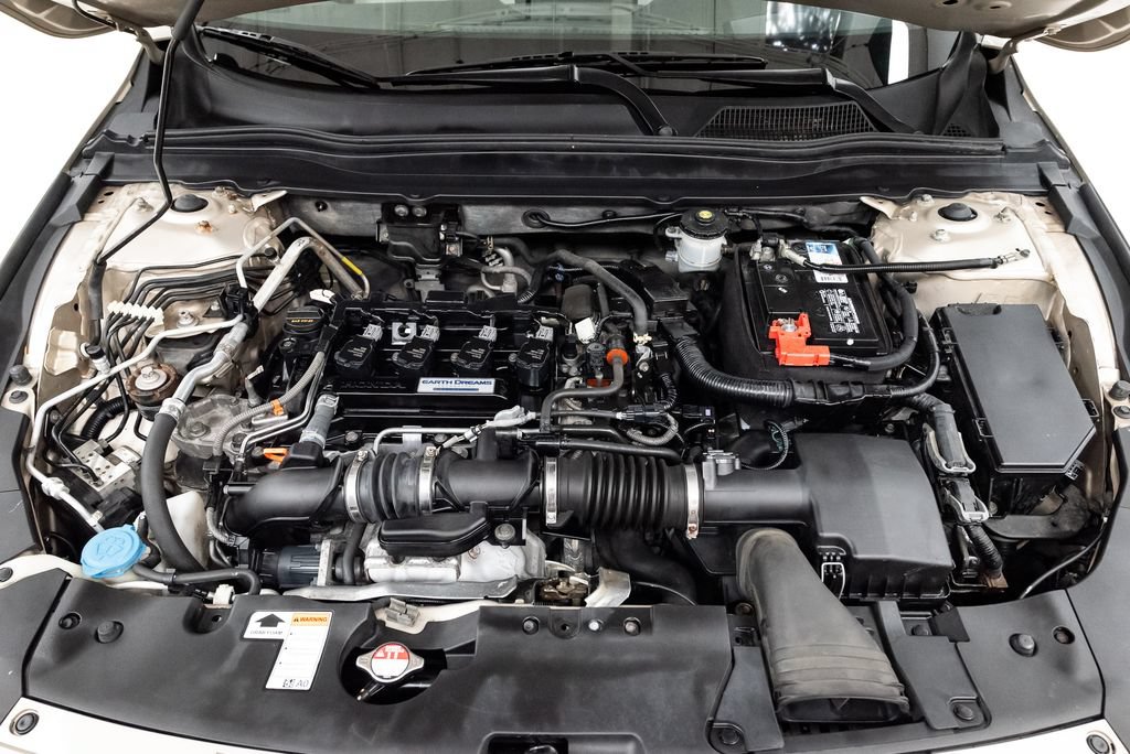 Used 2018 Honda Accord Touring image 3