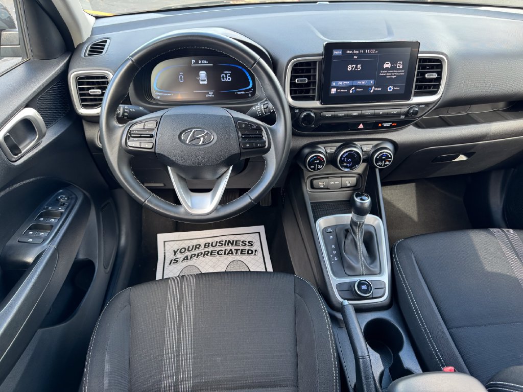 Used 2025 Hyundai Venue SEL FWD image 19