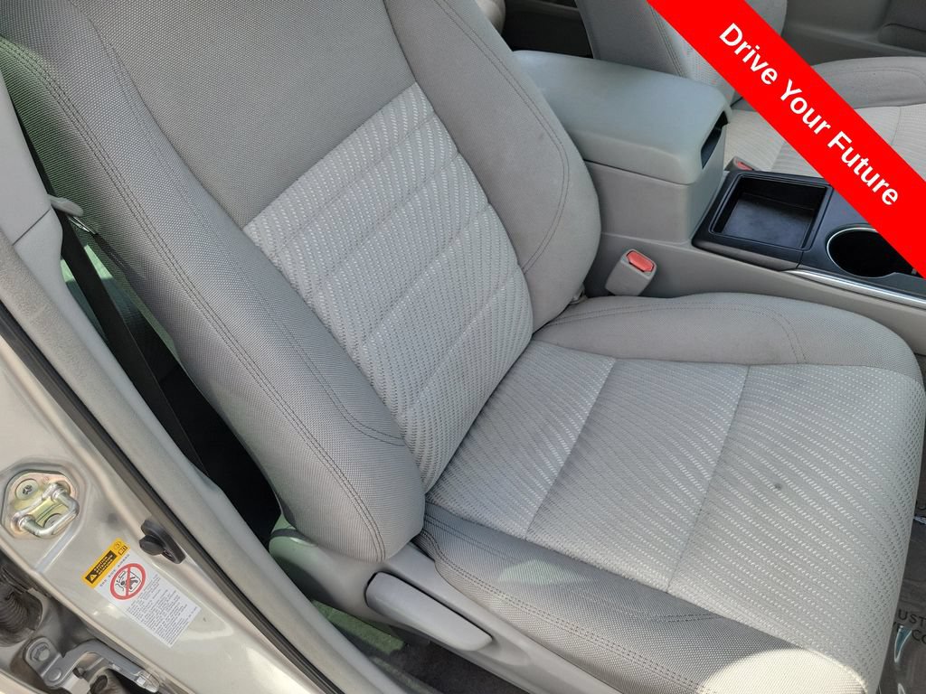 Used 2017 Toyota Camry LE FWD image 19