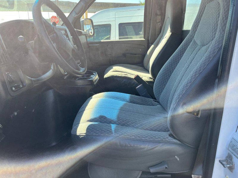 Used 2007 Chevrolet Express 2500 image 12