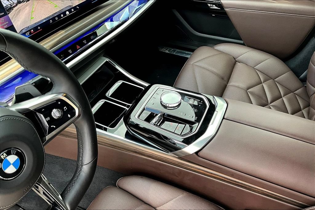 Used 2025 BMW 740i xDrive AWD/4WD image 19