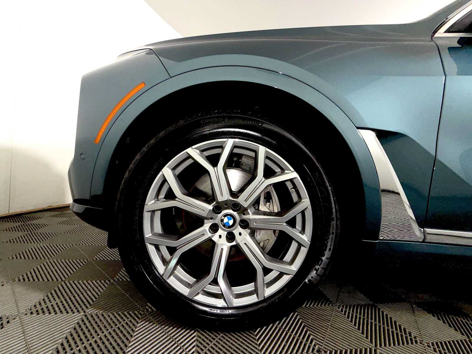 Used 2026 BMW X7 xDrive40i w/ Premium Package AWD/4WD image 8