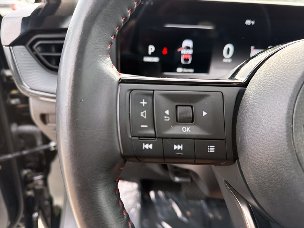 Used 2025 Nissan Kicks SR w/ SR Premium Package FWD image 22