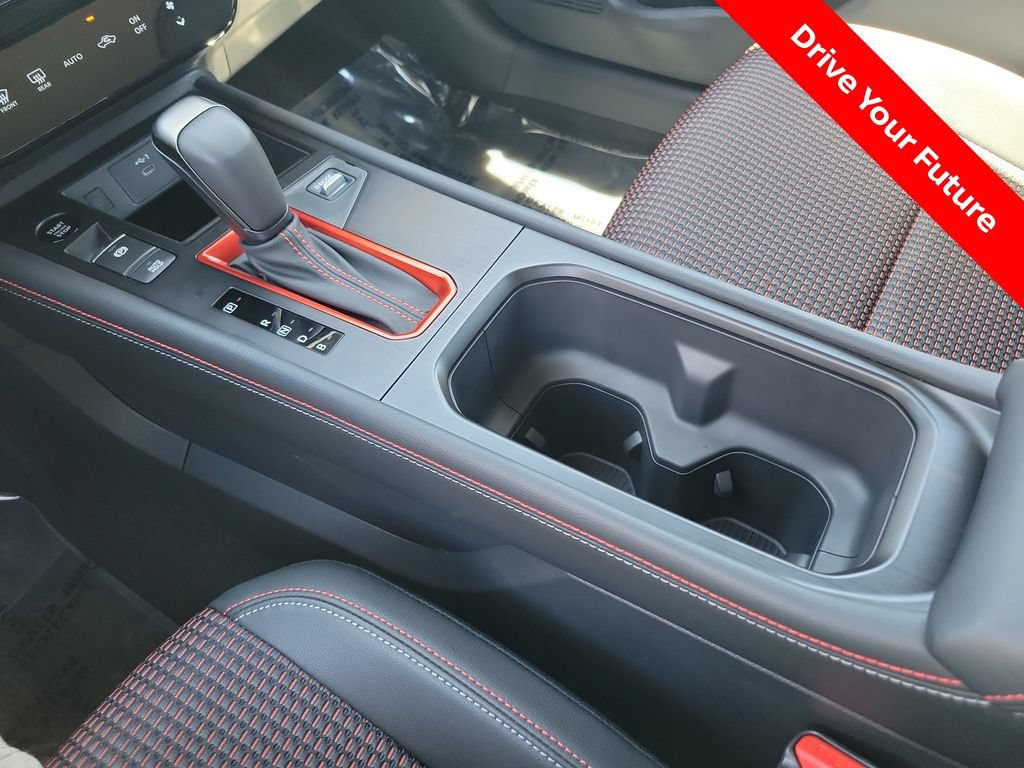 Certified 2025 Nissan Kicks SR FWD image 16