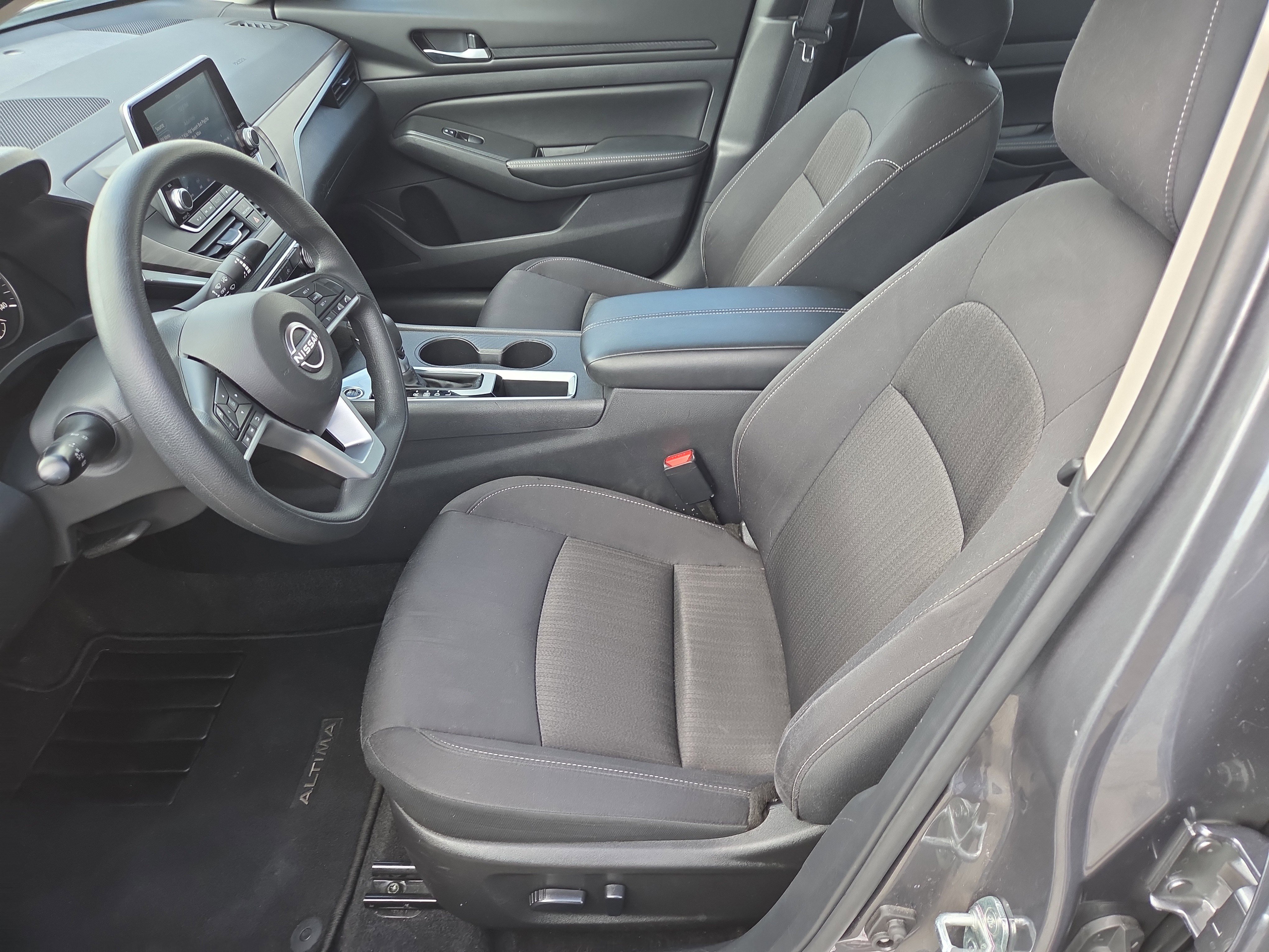 Used 2025 Nissan Altima 2.5 SV FWD image 5