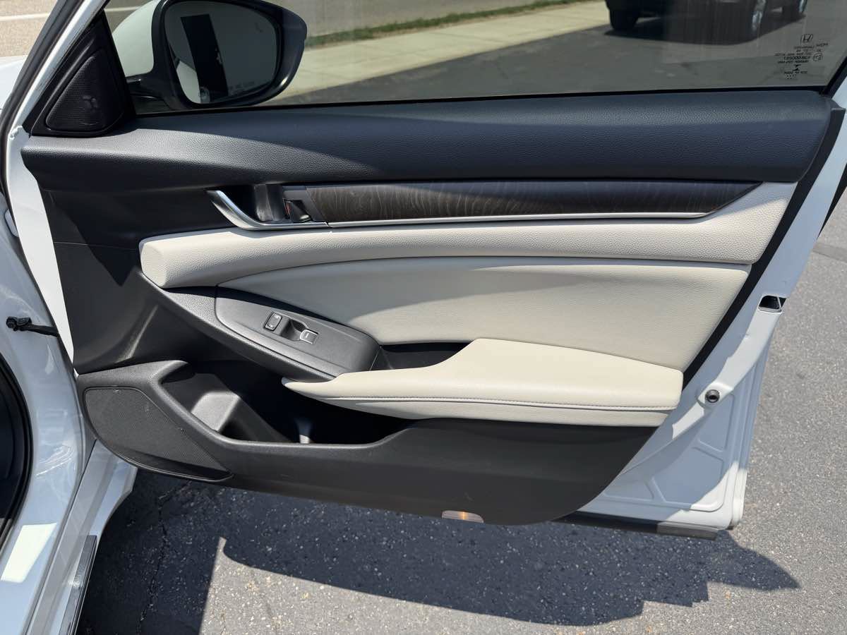 Used 2018 Honda Accord Touring image 20
