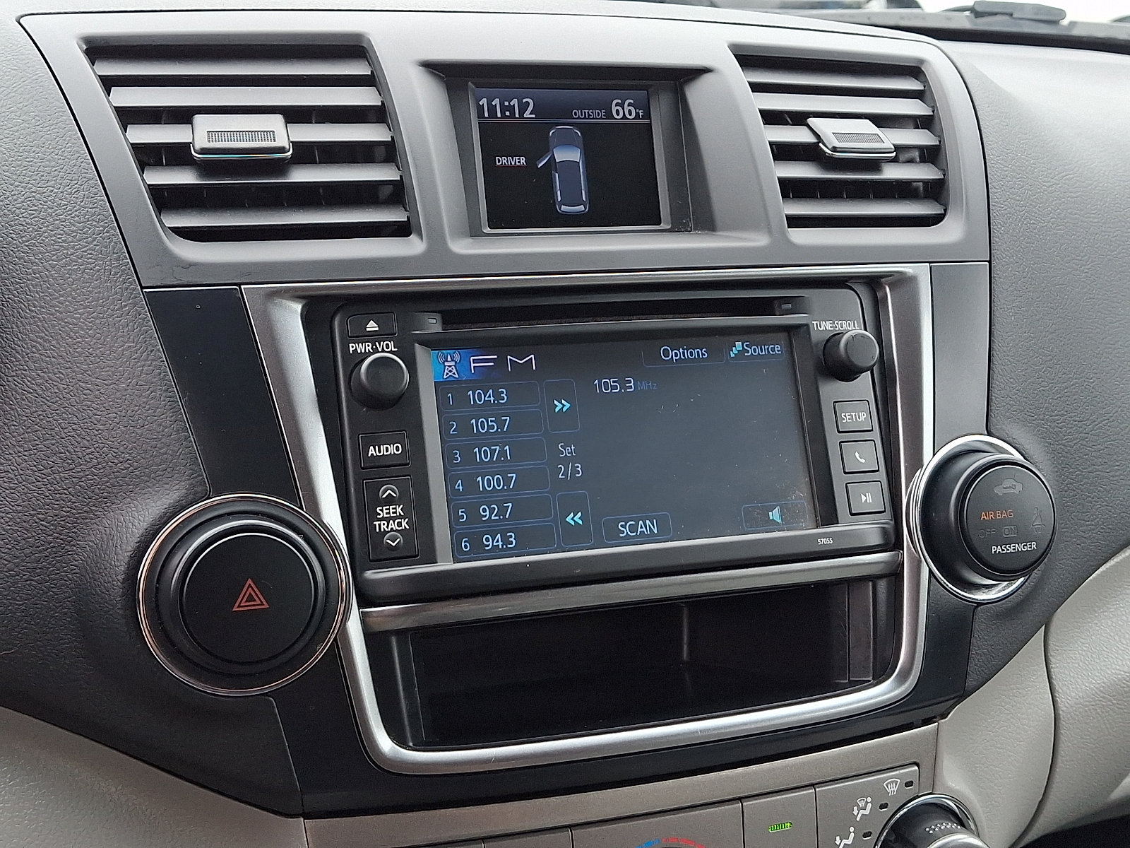 Used 2013 Toyota Highlander Plus AWD/4WD image 17