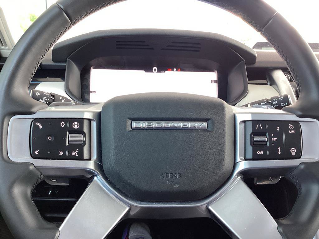 Used 2025 Land Rover Discovery S AWD/4WD image 11