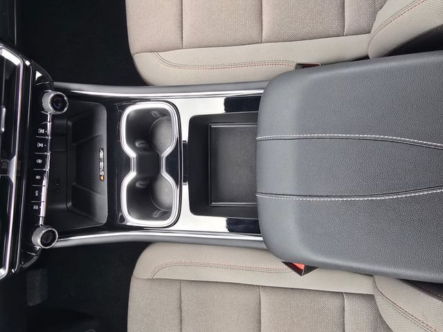 Used 2025 Chevrolet Traverse LT w/ LPO, Floor Liner Package FWD image 39