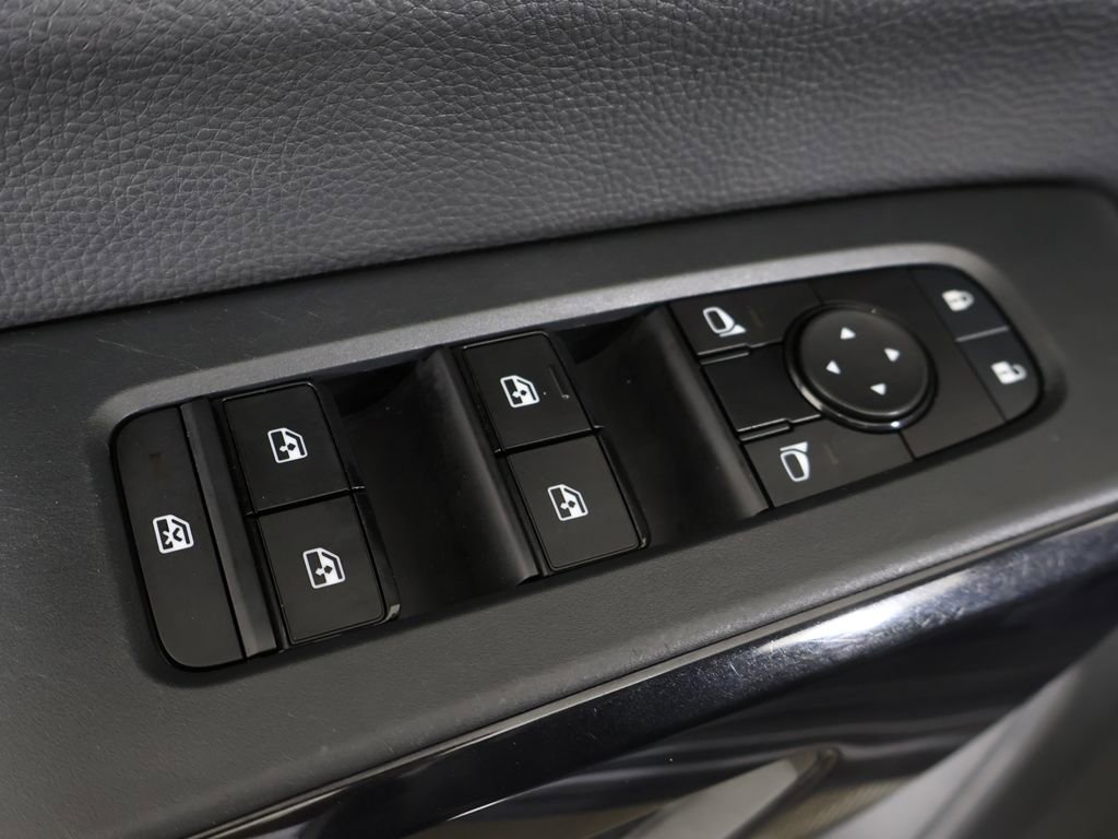 Used 2023 Nissan Pathfinder S AWD/4WD image 36