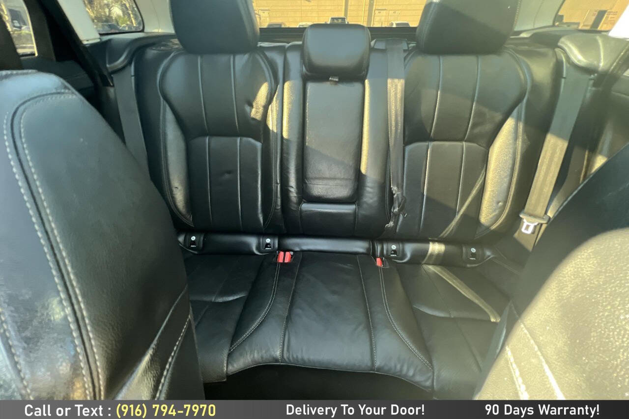 Used 2018 Land Rover Range Rover Evoque SE Premium image 24