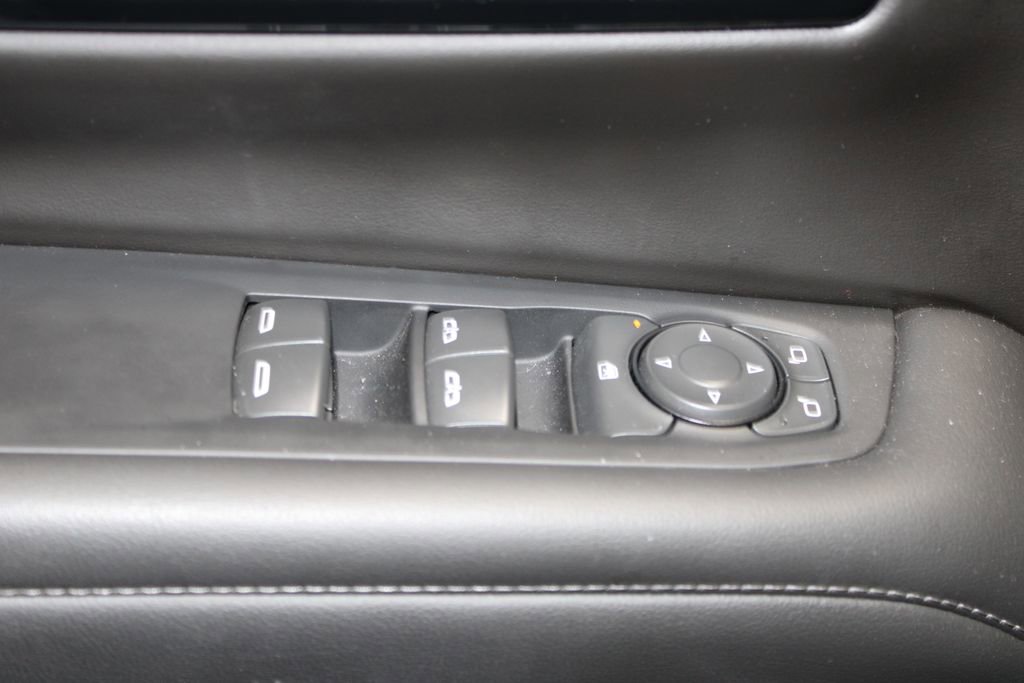 Used 2025 Chevrolet Suburban Z71 image 22