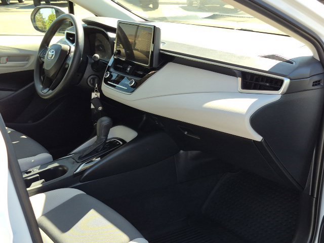Used 2025 Toyota Corolla LE FWD image 21