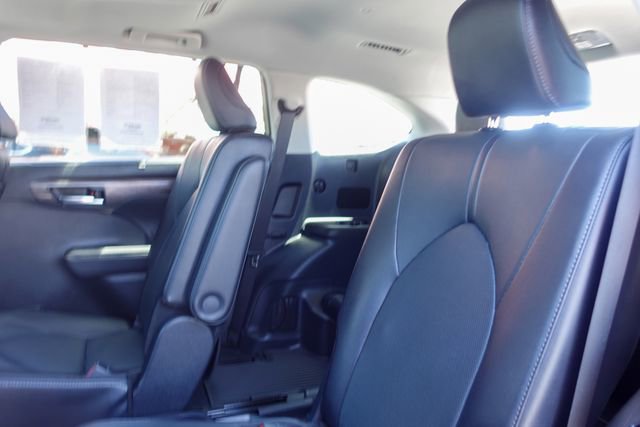 Certified 2024 Toyota Highlander Limited AWD/4WD image 23