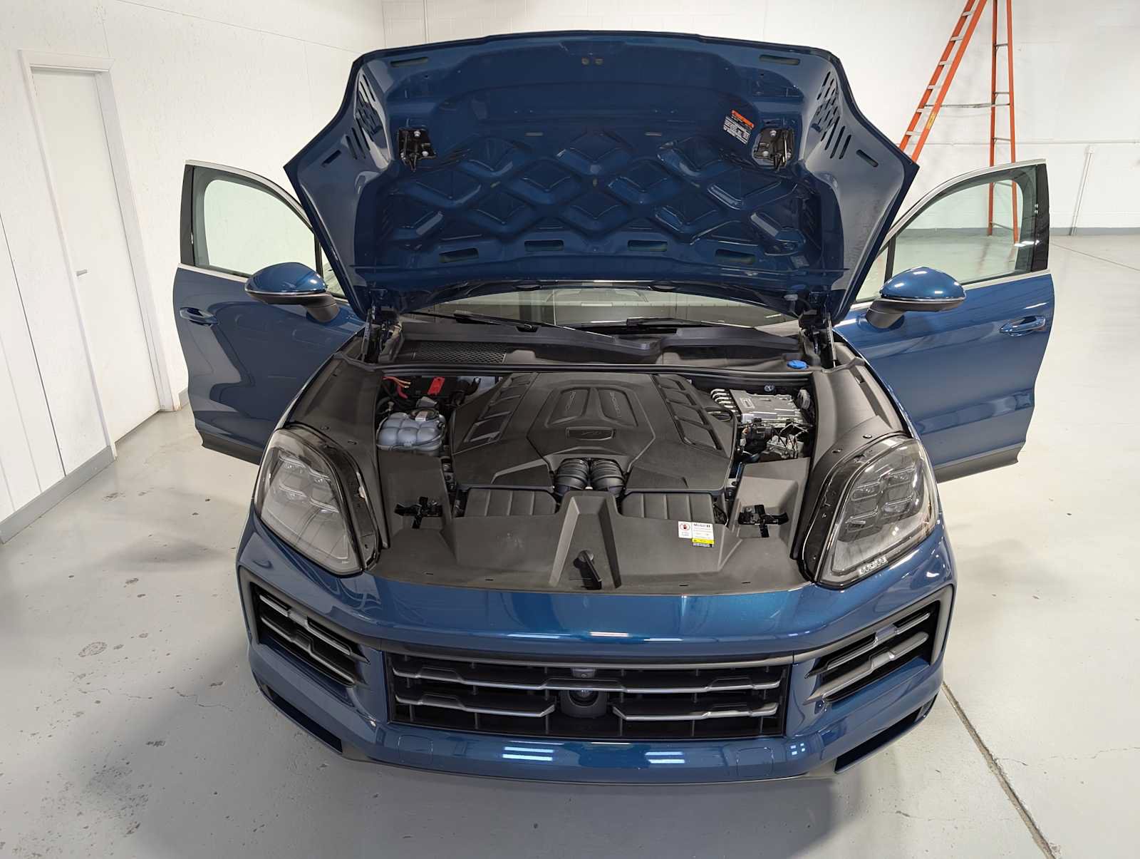 Used 2024 Porsche Cayenne S AWD/4WD image 10