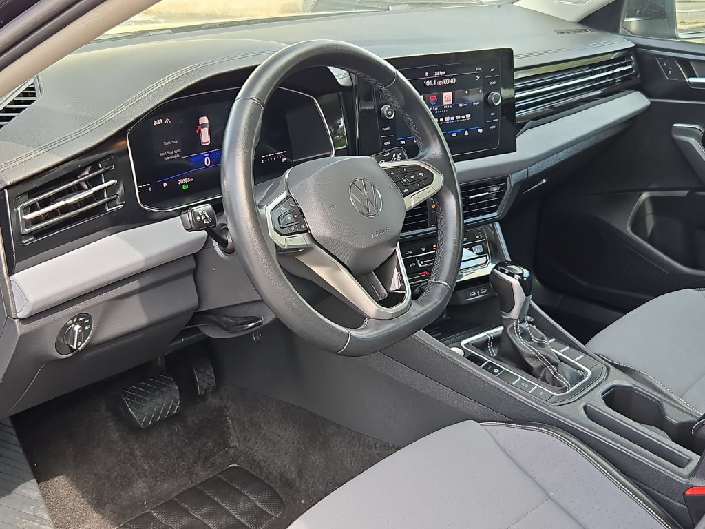 Used 2026 Volkswagen Jetta SE FWD image 15
