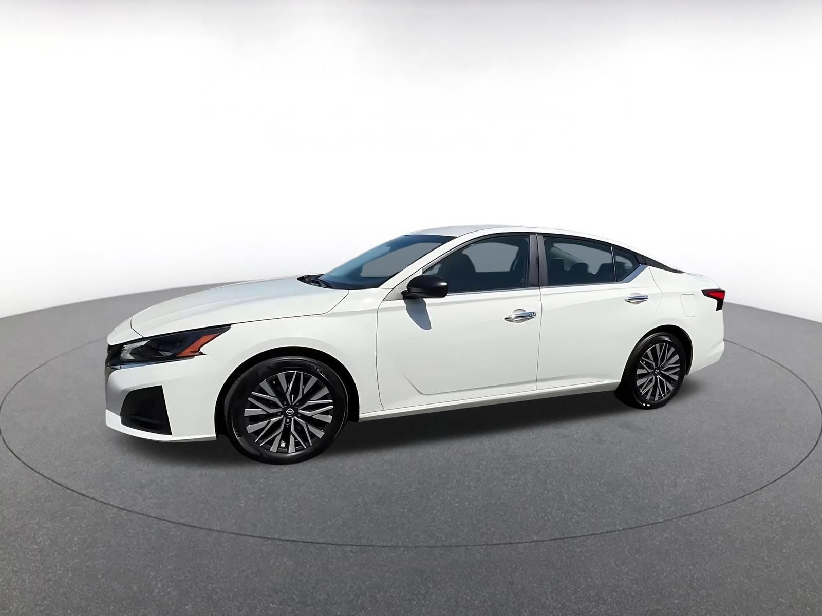 Used 2025 Nissan Altima 2.5 SV FWD image 8
