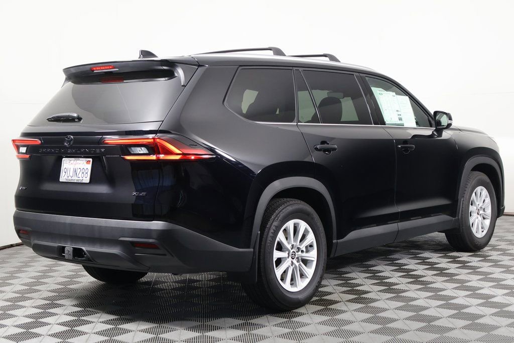 Used 2025 Toyota Grand Highlander XLE FWD image 4
