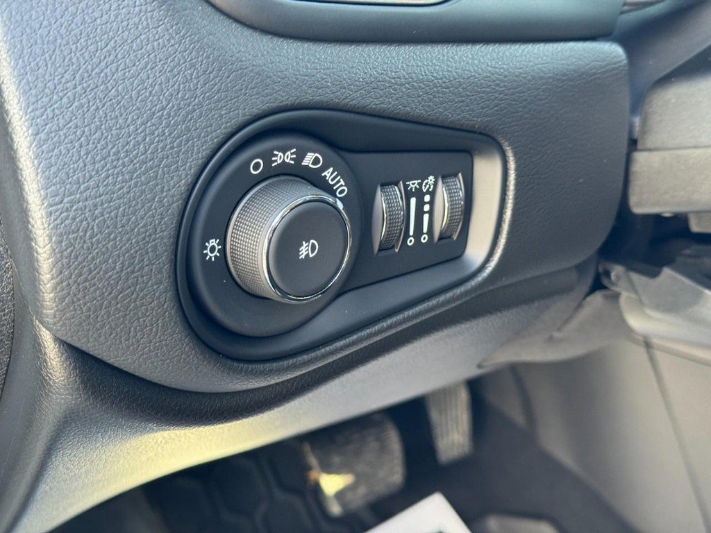 Used 2022 Jeep Renegade Latitude w/ Convenience Group image 19