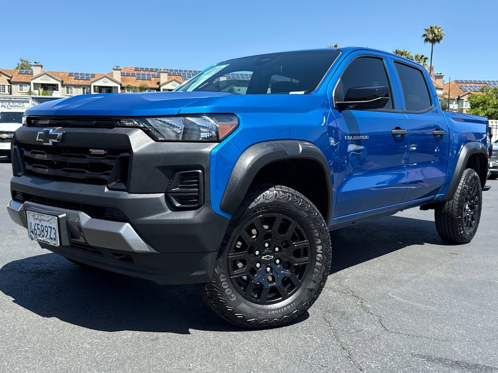 Used 2024 Chevrolet Colorado Trail Boss w/ Technology Package AWD/4WD image 2