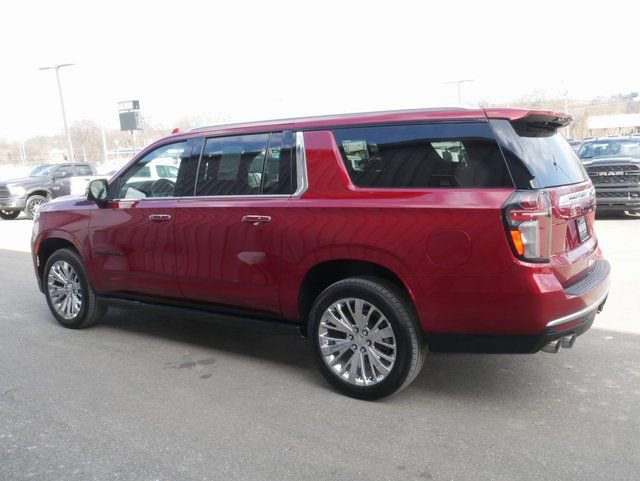 Used 2023 Chevrolet Suburban High Country image 11