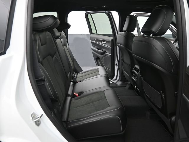 New 2026 Jeep Grand Cherokee Laredo image 15