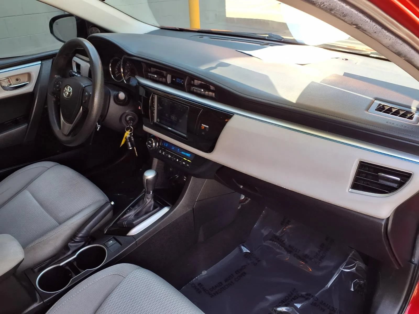 Used 2016 Toyota Corolla LE FWD image 9