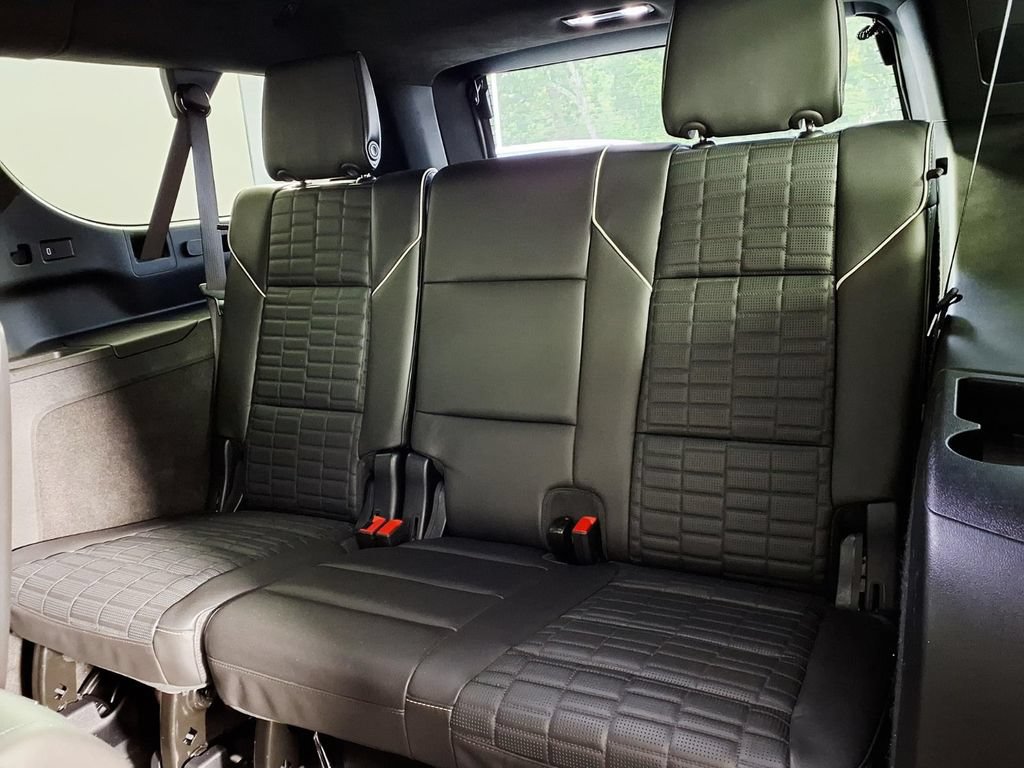 Used 2025 Cadillac Escalade ESV V AWD/4WD image 7