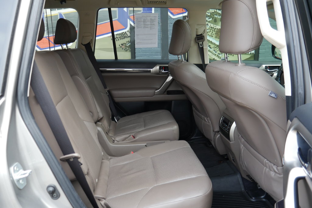 Used 2020 Lexus GX 460 Luxury w/ Luxury Sport Package AWD/4WD image 6