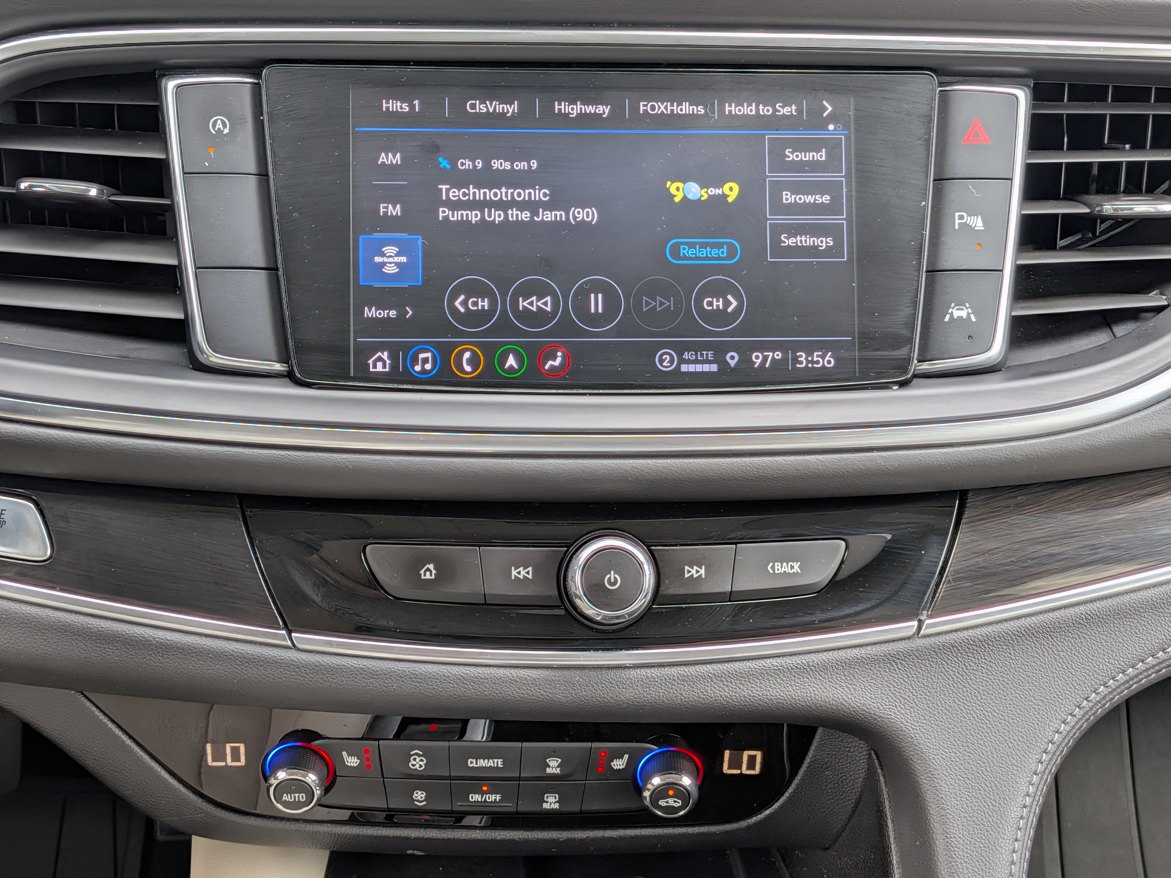 Certified 2023 Buick Enclave Essence w/ Experience Buick Package FWD image 18