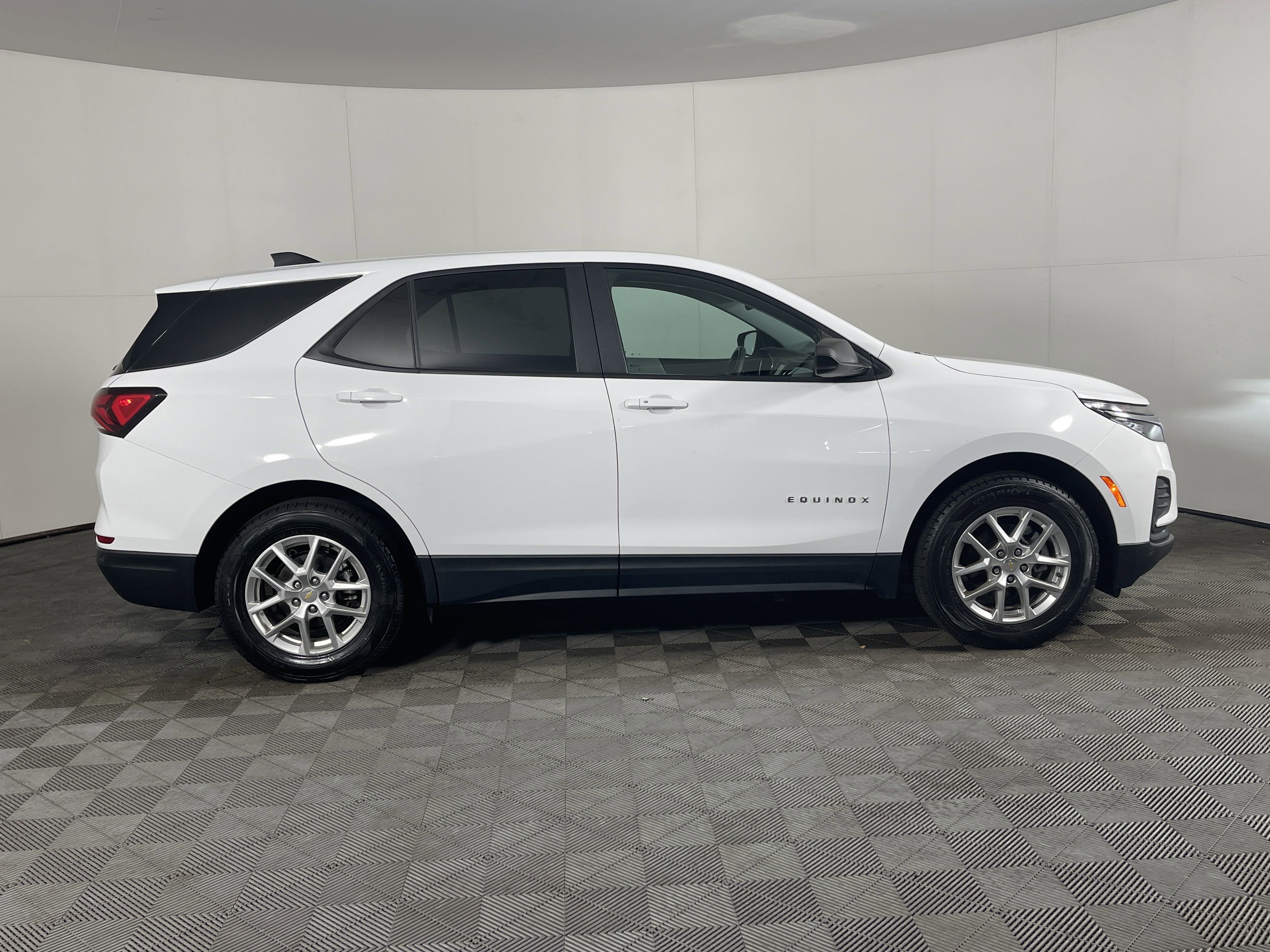 Used 2022 Chevrolet Equinox LS image 5