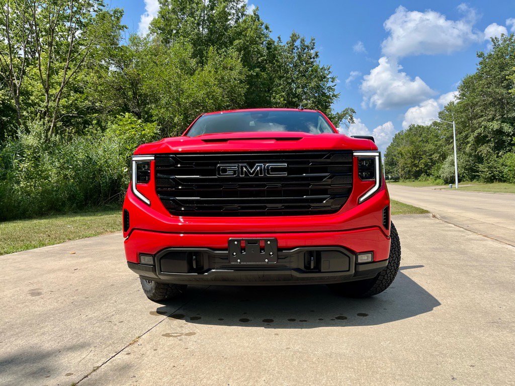 New 2026 GMC Sierra 1500 Elevation w/ LPO, Elevation Black Package image 3