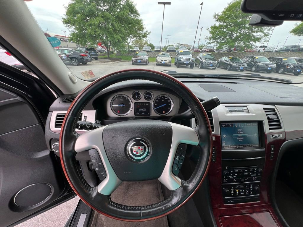 Used 2011 Cadillac Escalade ESV Luxury AWD/4WD image 40