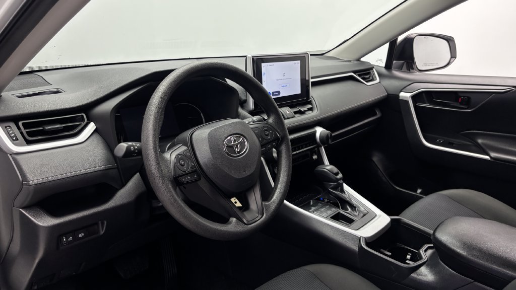 Used 2025 Toyota RAV4 LE AWD/4WD image 14
