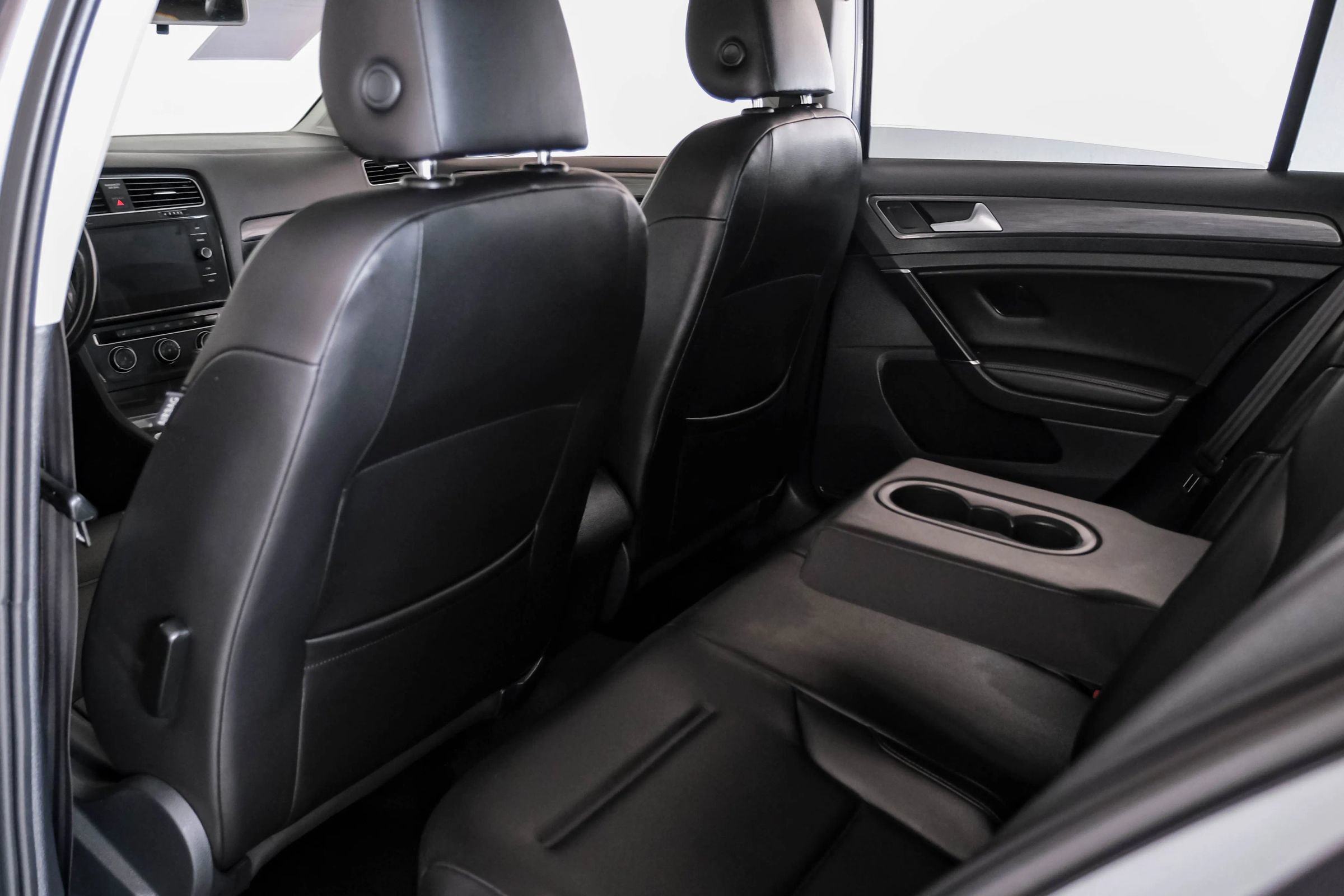 Used 2019 Volkswagen Golf SE FWD image 35