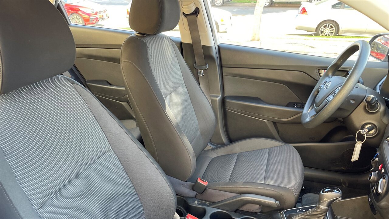 Used 2020 Hyundai Accent SE FWD image 18