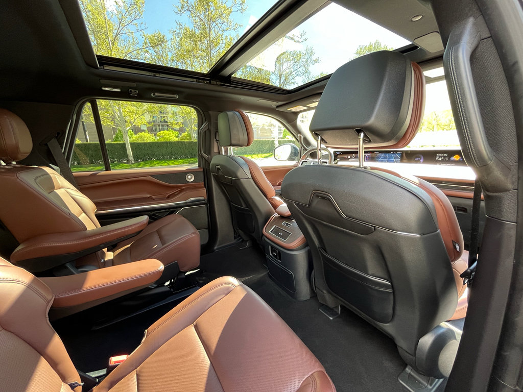 Used 2025 Lincoln Navigator Reserve image 31