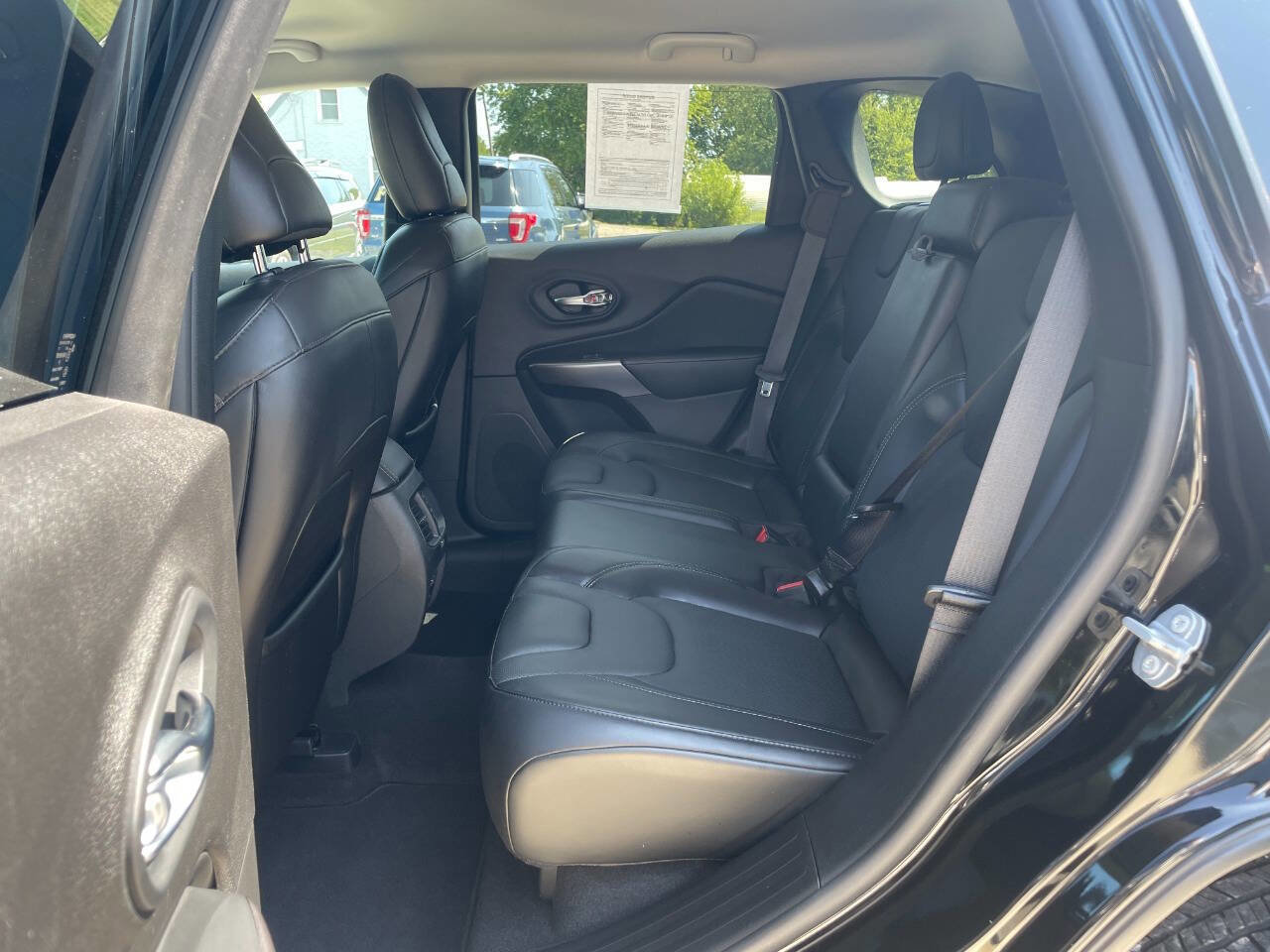 Used 2019 Jeep Cherokee Limited image 22