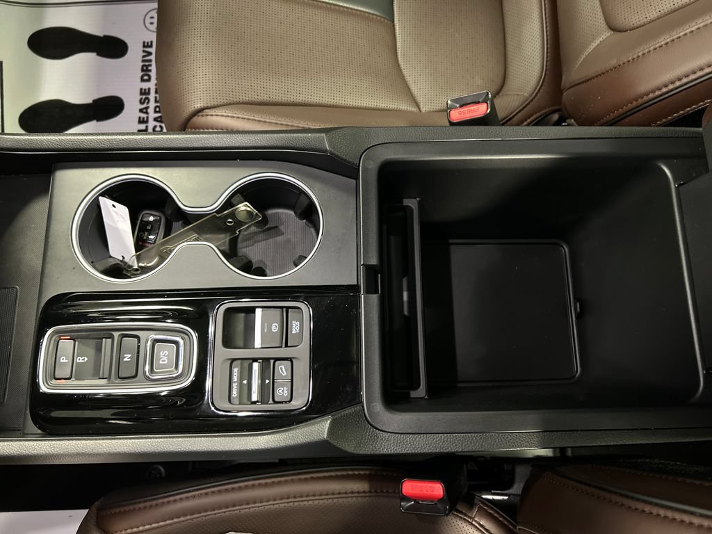 Used 2025 Honda Pilot Elite image 19