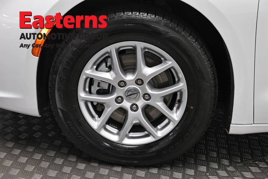 Used 2023 Chrysler Pacifica Touring-L FWD image 34
