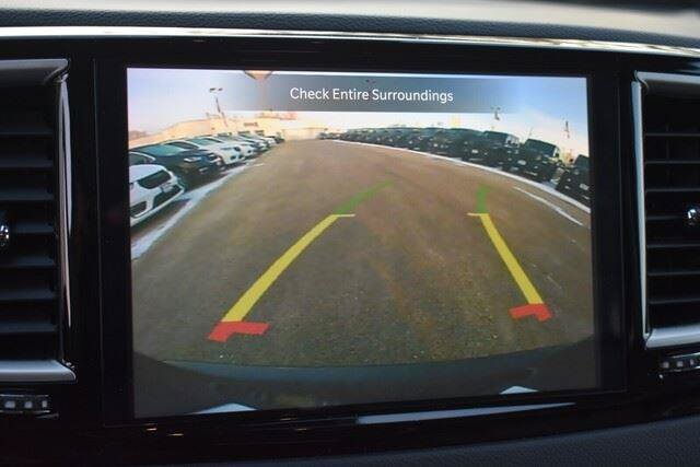 Used 2024 Chrysler Pacifica Touring-L FWD image 33