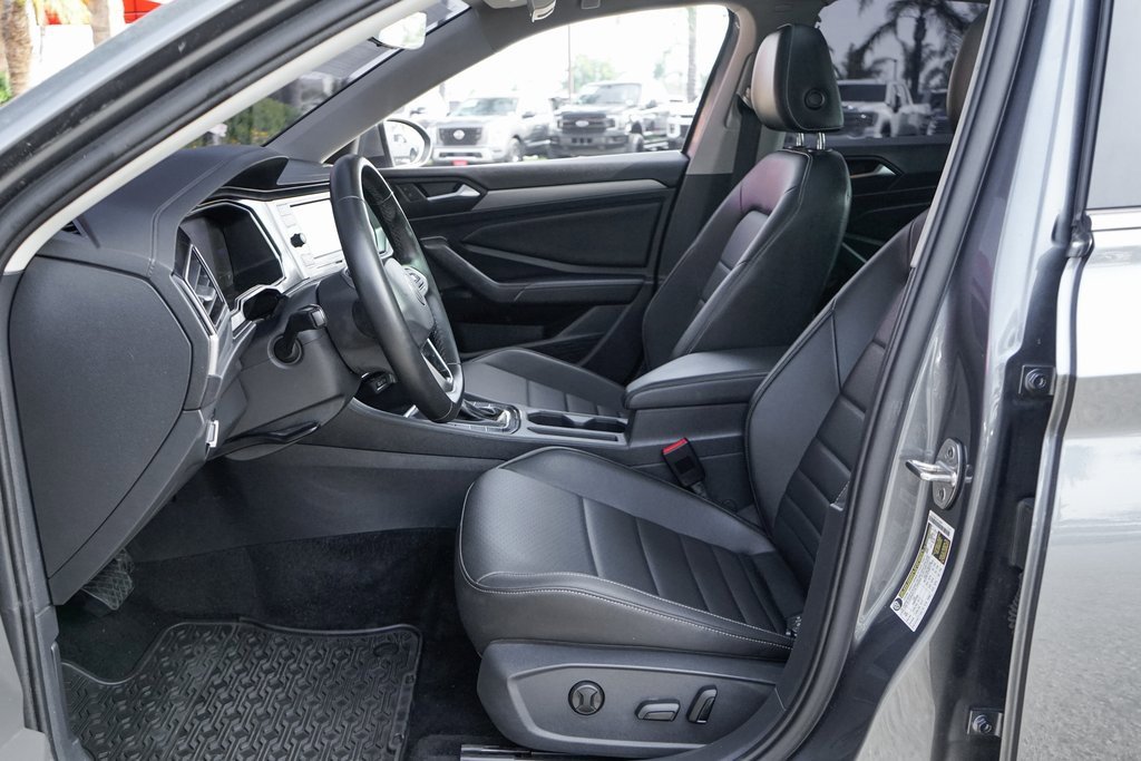 Used 2022 Volkswagen Jetta SE image 17